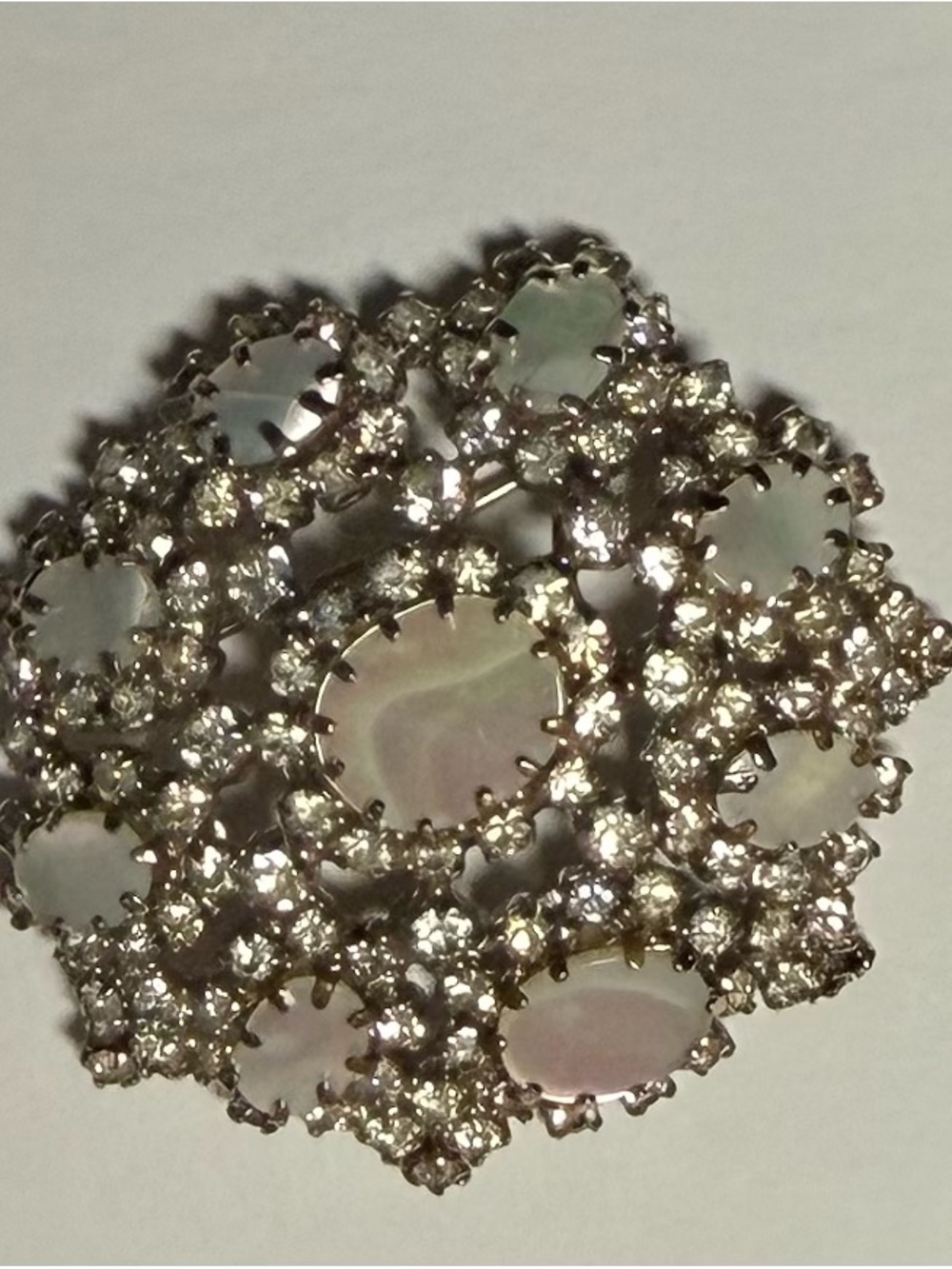 Elegant Mother-of-Pearl and Crystal Cluster Brooch - White